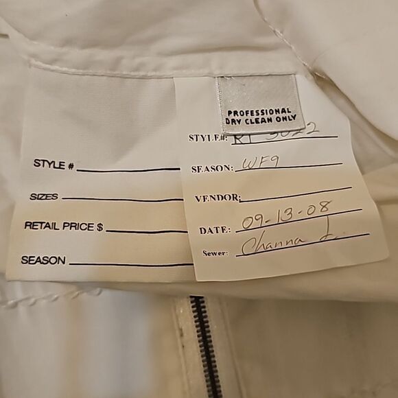 ST JOHN  SOCA SLEEVELESS TOP SIZE MEDIUM. - Picture 7 of 7